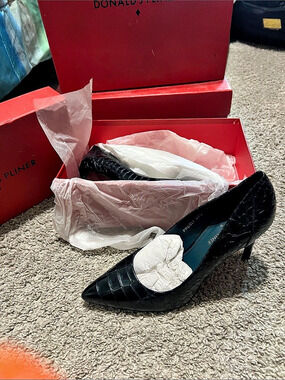 Donald J Pliner Presli-A6 Pointed Toe Heels in Blue US 6 NWT